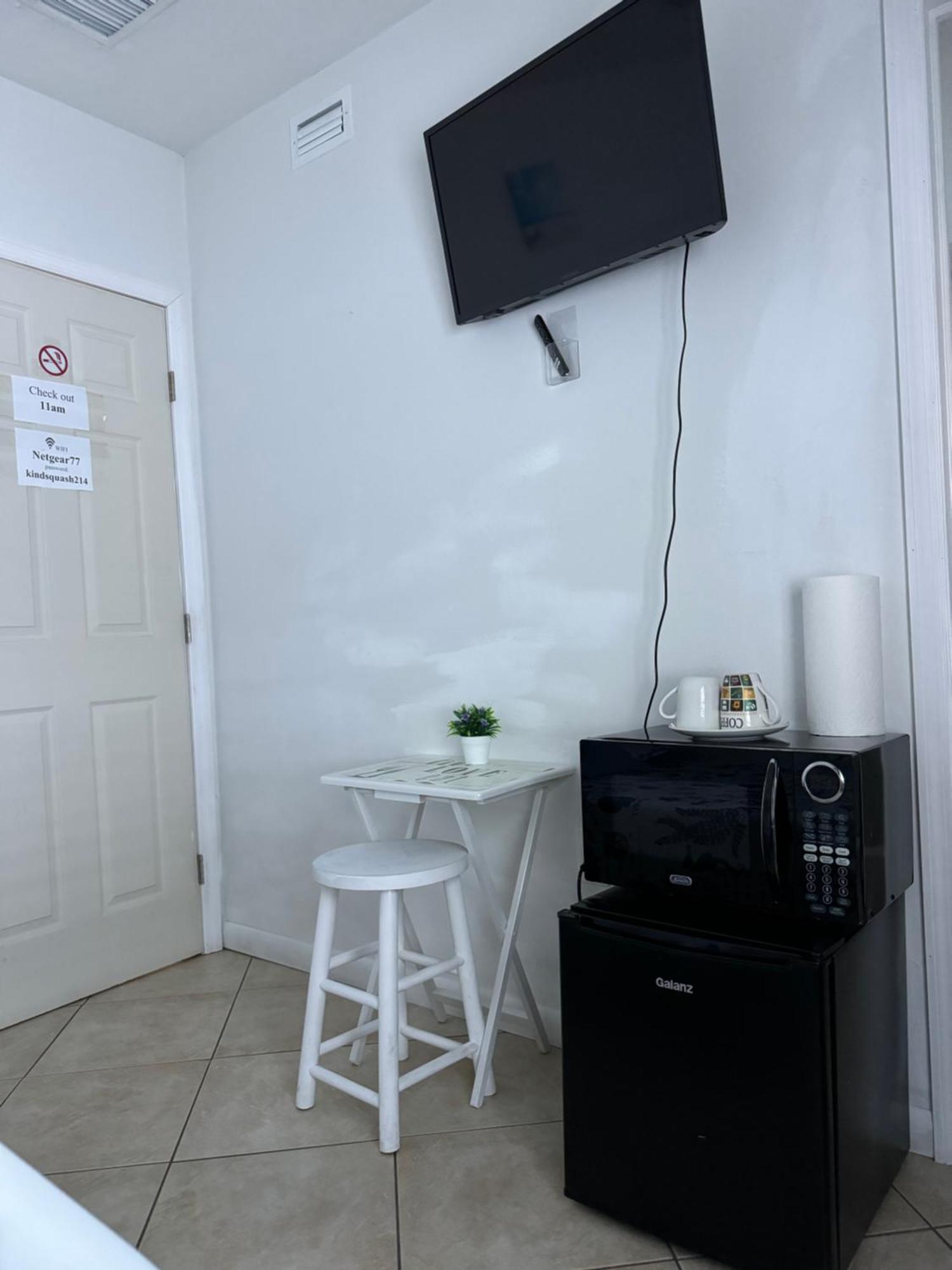 B5 Best Value On Private Bedroom With Private Bathroom In Little Havana, マイアミ エクステリア 写真