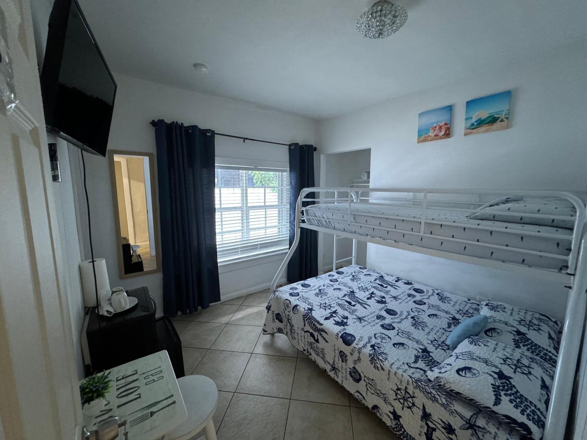 B5 Best Value On Private Bedroom With Private Bathroom In Little Havana, マイアミ エクステリア 写真